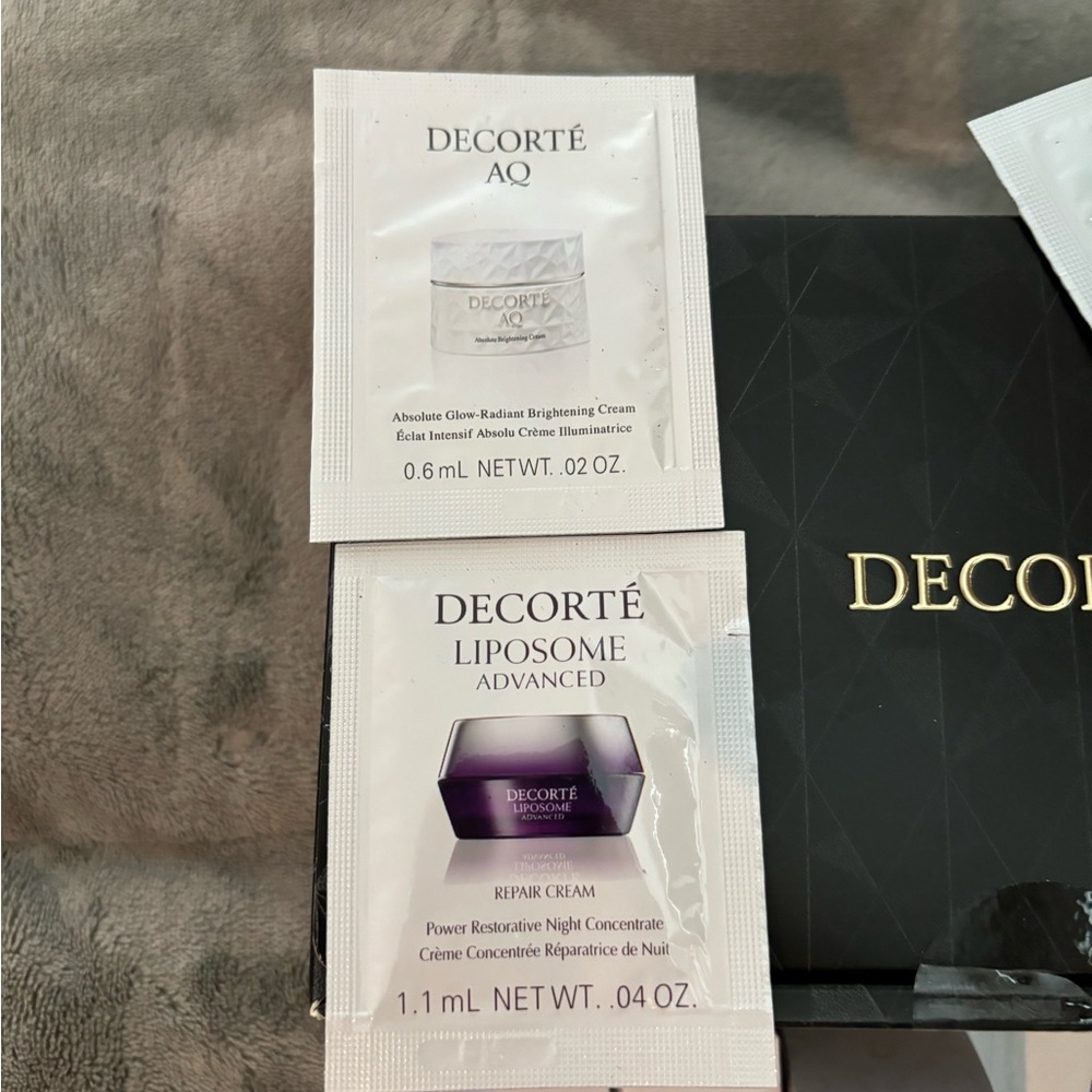 Decorte Skincare Set - Black and Purple - Picture 6 of 7